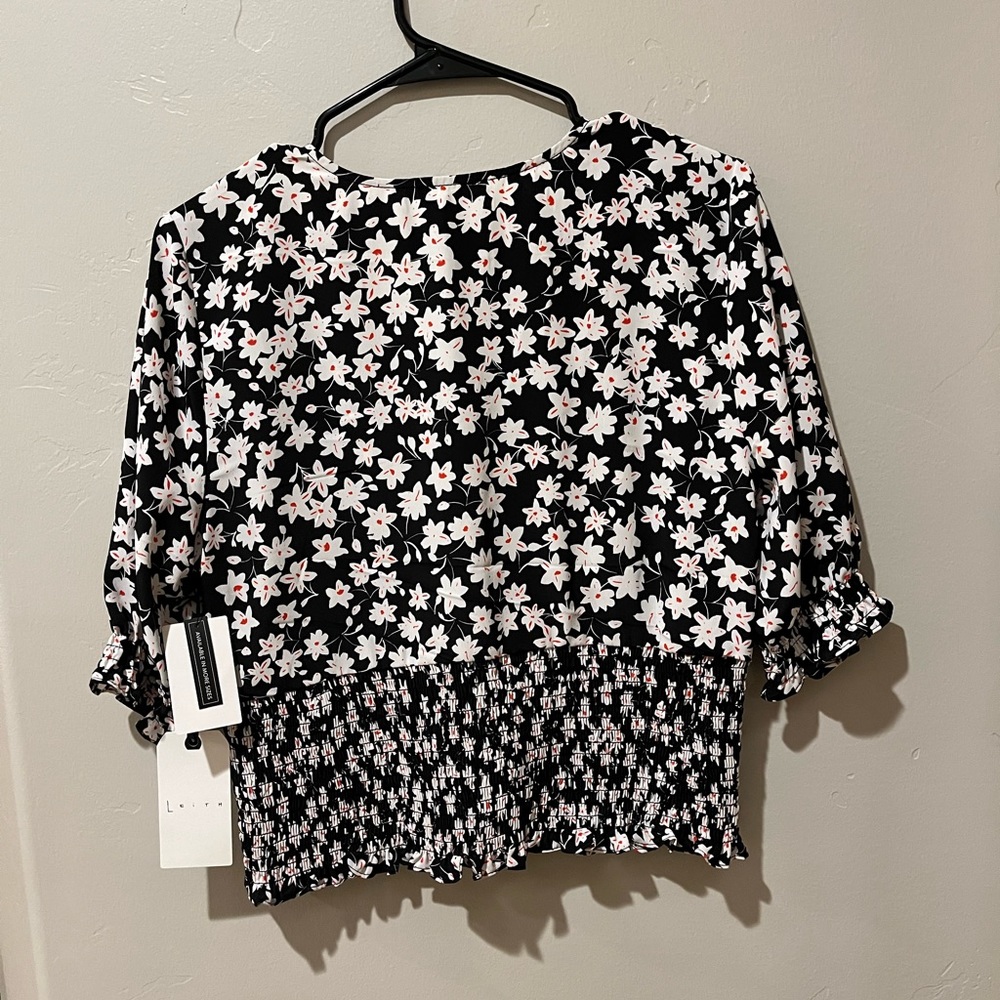 Nordstrom short sleeve top - Picture 3 of 4